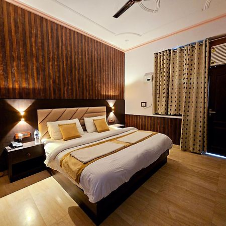 Shri Krishna Divine Dham Hotel Mathura Bagian luar foto