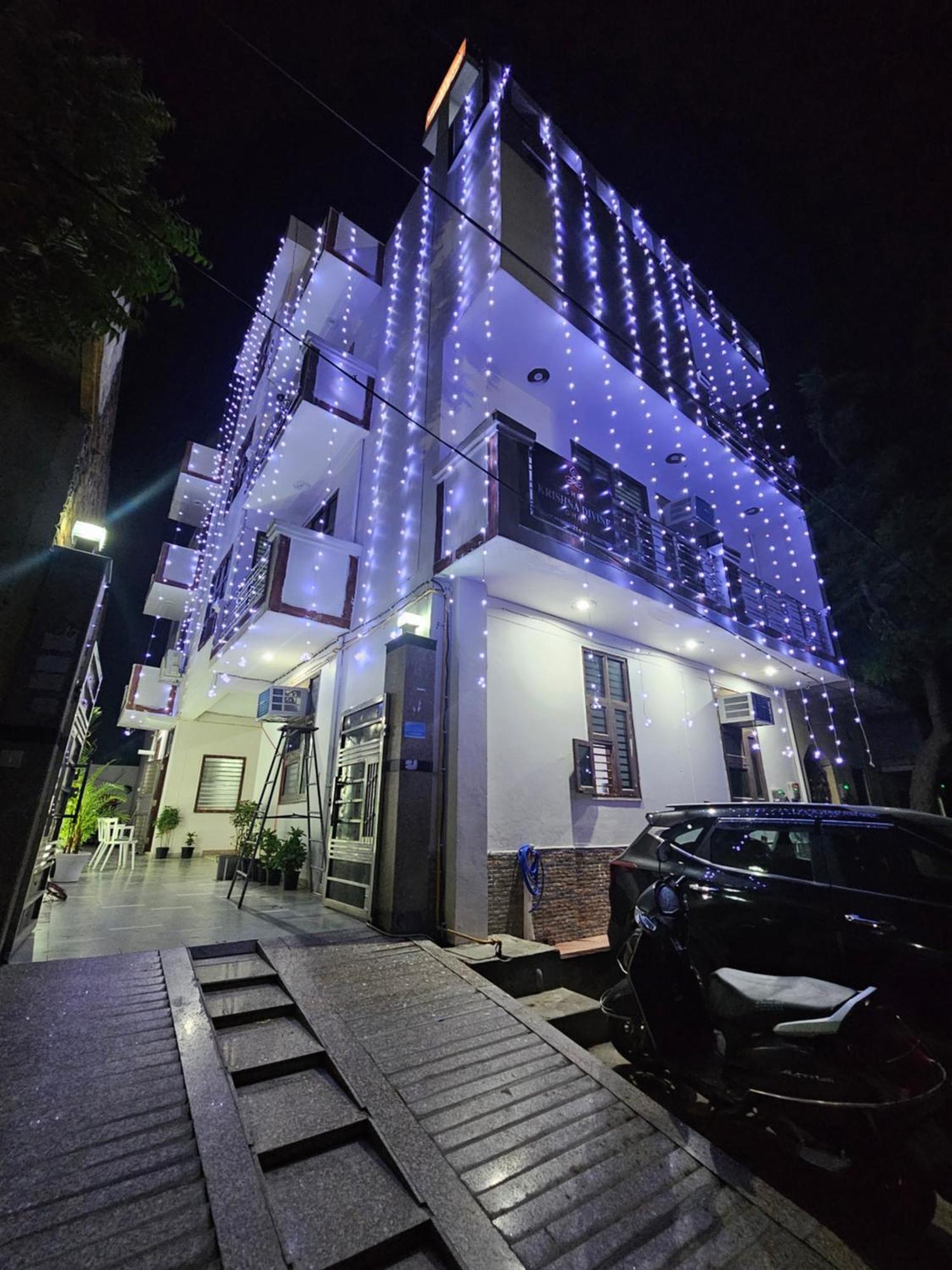 Shri Krishna Divine Dham Hotel Mathura Bagian luar foto